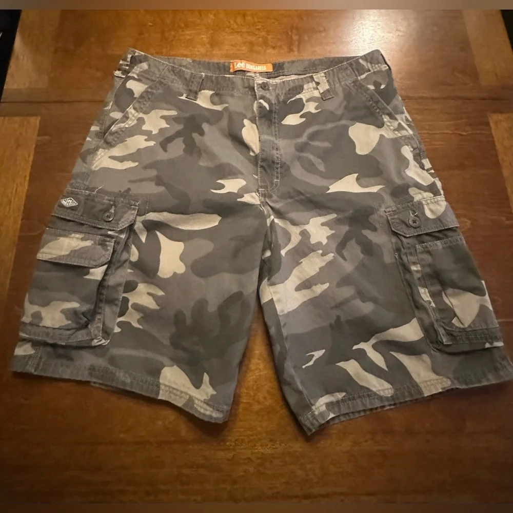 Lee Men's Gray Camouflage Cargo Shorts Size 40 - Picture 1 of 5